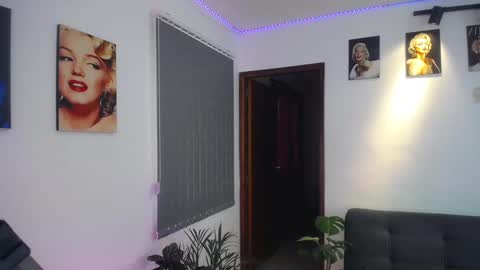 Shellsy H   online show from February 2025 05:12:01 PM