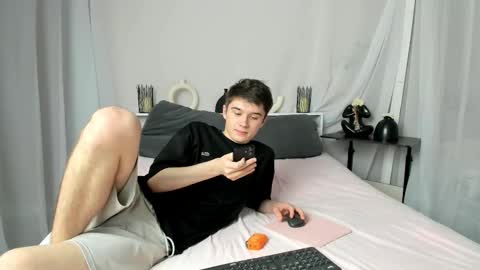 Snapshot of sherlockmax chatting on December 2025 01:18:02 PM Max online show from December 2025 01:18:02 PM