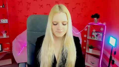 Snapshot of sherributlers chatting on June 2026 05:16:01 AM Sweet Sherri online show from June 2026 05:16:01 AM