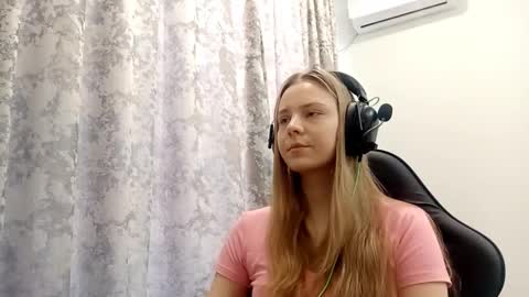 Snapshot of sherrylkeep chatting on December 2025 06:19:01 AM Lisa online show from December 2025 06:19:01 AM