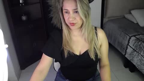 Snapshot of sheryl_jones chatting on November 2025 12:04:01 PM sheryl_jones online show from November 2025 12:04:01 PM