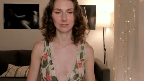 Snapshot of shesleepsnaked chatting on June 2026 05:21:02 PM shesleepsnaked online show from June 2026 05:21:02 PM