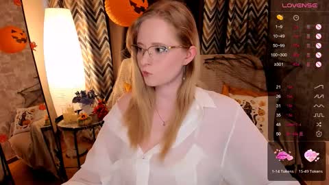 Snapshot of sheslinki chatting on October 2025 08:15:02 AM Hello guys my name is Aemilia online show from October 2025 08:15:02 AM