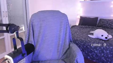 Snapshot of shesnotuwu chatting on December 2024 01:18:01 AM Bella  online show from December 2024 01:18:01 AM