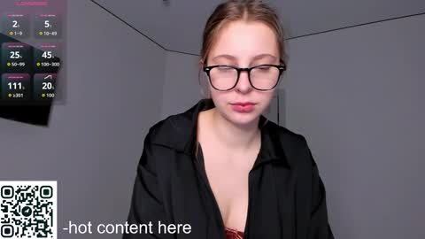 Snapshot of shh_sun chatting on February 2026 09:21:02 AM Sun and Gangster online show from February 2026 09:21:02 AM