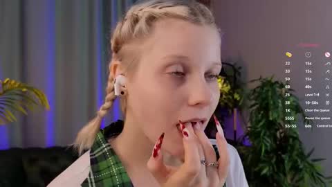 help me reach my first 25 thumbs up online show from November 2025 11:16:02 PM