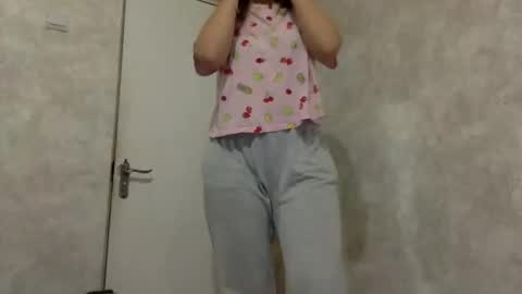 Snapshot of shining_pearl chatting on November 2025 09:15:02 PM Jesica online show from November 2025 09:15:02 PM