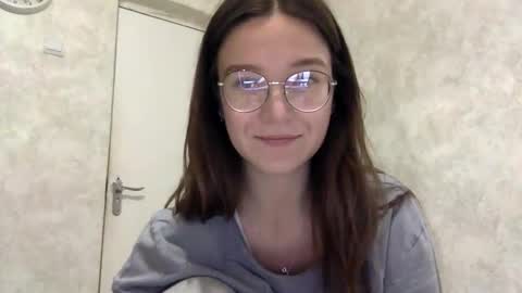 Snapshot of shining_pearl chatting on November 2025 10:33:02 PM Jesica online show from November 2025 10:33:02 PM