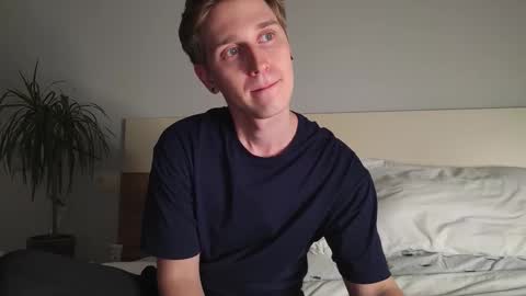 Snapshot of shirizo chatting on September 2025 09:04:02 PM Matthew online show from September 2025 09:04:02 PM