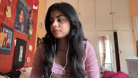 Snapshot of shirleendurrah chatting on April 2026 10:11:01 AM Karin online show from April 2026 10:11:01 AM