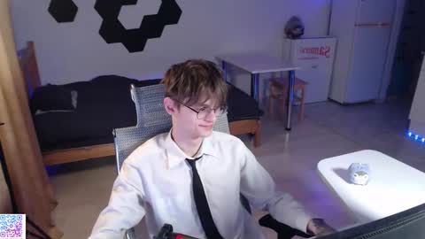 shiromy_ online show from November 2025 06:18:01 PM