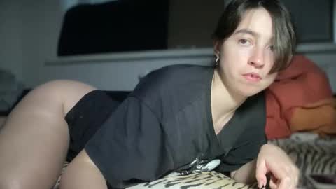 Snapshot of shizukuhunter chatting on November 2025 01:32:02 PM shizukuhunter online show from November 2025 01:32:02 PM