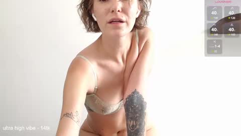 Snapshot of shoopdelang chatting on December 2024 06:32:02 AM Jess online show from December 2024 06:32:02 AM