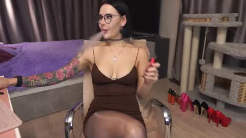 Snapshot of show_must_goon chatting on November 2025 04:52:01 PM Anna online show from November 2025 04:52:01 PM