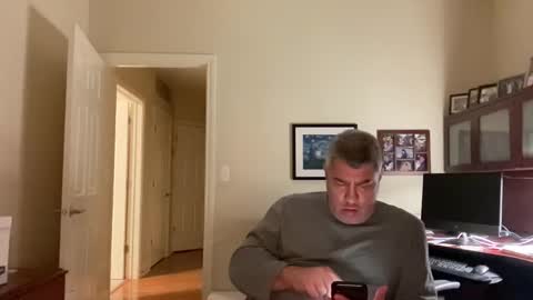 Snapshot of showmet chatting on January 2025 06:11:02 AM Chicago Guy online show from January 2025 06:11:02 AM