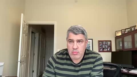 Snapshot of showmet chatting on February 2025 08:42:01 PM Chicago Guy online show from February 2025 08:42:01 PM