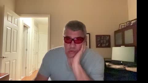 Snapshot of showmet chatting on October 2025 03:53:02 AM Chicago Guy online show from October 2025 03:53:02 AM