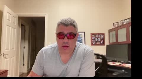 Snapshot of showmet chatting on October 2025 03:30:01 AM Chicago Guy online show from October 2025 03:30:01 AM