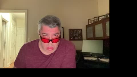 Snapshot of showmet chatting on April 2026 03:18:01 AM Chicago Guy online show from April 2026 03:18:01 AM