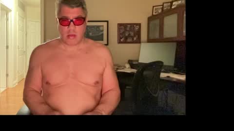 Snapshot of showmet chatting on April 2026 04:54:01 AM Chicago Guy online show from April 2026 04:54:01 AM