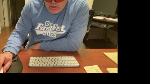 Snapshot of showmet chatting on April 2026 04:20:02 AM Chicago Guy online show from April 2026 04:20:02 AM