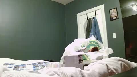 Snapshot of shutterbug989 chatting on December 2024 04:01:02 AM shutterbug989 online show from December 2024 04:01:02 AM