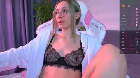 Snapshot of shy_or_horny chatting on October 2025 07:58:01 PM HI i am Marcy online show from October 2025 07:58:01 PM