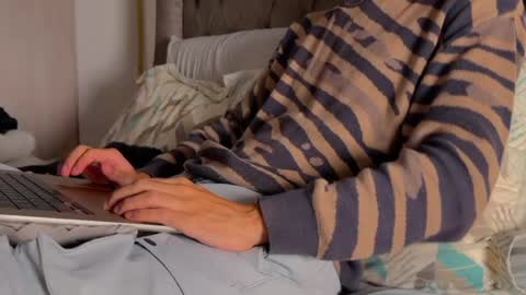 Snapshot of shydude666 chatting on December 2024 01:55:02 AM shydude666 online show from December 2024 01:55:02 AM