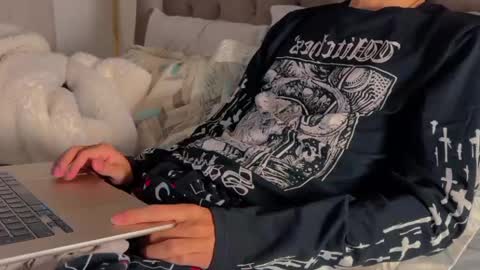 Snapshot of shydude666 chatting on December 2024 08:04:02 PM shydude666 online show from December 2024 08:04:02 PM