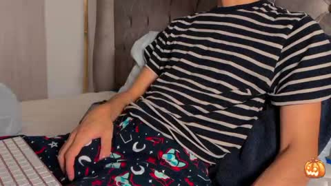 Snapshot of shydude666 chatting on November 2025 10:45:02 PM shydude666 online show from November 2025 10:45:02 PM