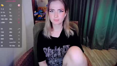 Snapshot of shyfoxxxy chatting on October 2025 07:42:02 AM Effie online show from October 2025 07:42:02 AM