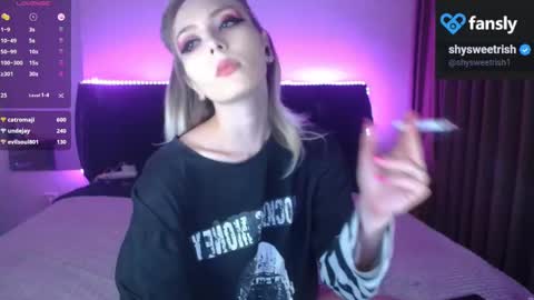 Snapshot of shysweetrish chatting on February 2025 04:42:02 AM shysweetrish online show from February 2025 04:42:02 AM