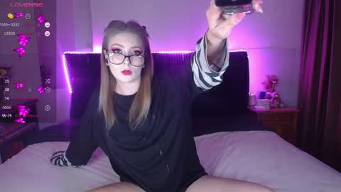 Snapshot of shysweetrish chatting on May 2026 11:21:01 PM shysweetrish online show from May 2026 11:21:01 PM