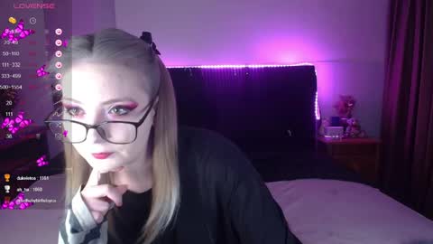 Snapshot of shysweetrish chatting on May 2026 01:44:01 AM shysweetrish online show from May 2026 01:44:01 AM