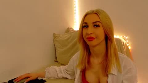 Snapshot of sia_a chatting on December 2025 06:01:02 AM Anastasia online show from December 2025 06:01:02 AM