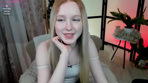 Snapshot of sia_hart chatting on December 2025 05:40:02 PM Sia online show from December 2025 05:40:02 PM