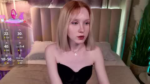 Snapshot of sia_hart chatting on June 2026 12:17:01 PM Sia online show from June 2026 12:17:01 PM