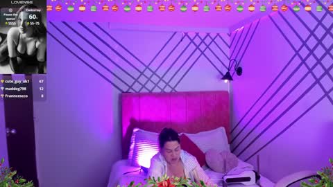 Mia online show from December 2024 04:04:02 PM