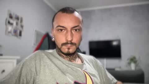 sidvicious23cm online show from October 2025 05:01:01 PM