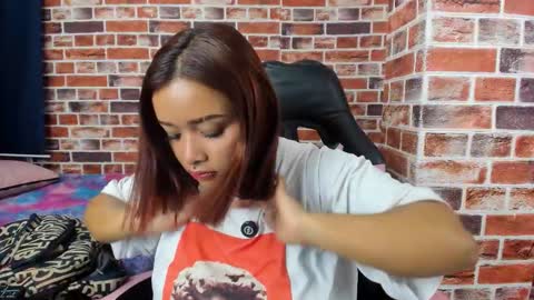 sienna_lux01 online show from March 2026 01:44:01 AM