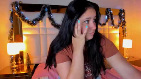 Sienna  online show from December 2025 12:10:01 PM