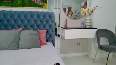 Sienna online show from October 2025 04:13:01 AM