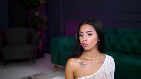 Sienna online show from September 2025 11:01:01 AM