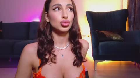 Sienna online show from June 2026 09:15:02 PM