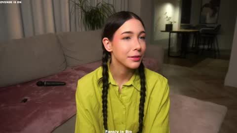 Eva  online show from November 2025 11:32:02 AM