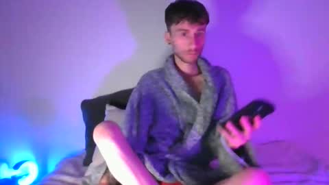 siiimon777 online show from March 2026 03:32:02 AM