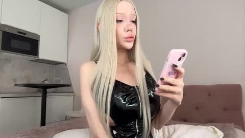 Snapshot of siliconepornstar chatting on October 2025 05:46:01 AM Diana  online show from October 2025 05:46:01 AM