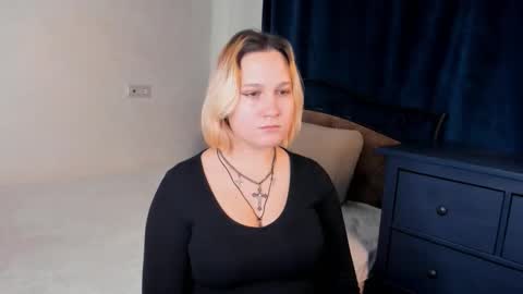 Snapshot of silkinstinct chatting on November 2025 08:08:02 AM Eowyn online show from November 2025 08:08:02 AM