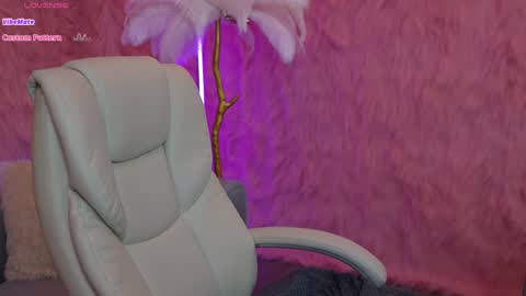 Snapshot of silverrmoon chatting on January 2025 02:06:01 PM Kristina Kris online show from January 2025 02:06:01 PM