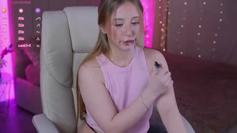 Snapshot of silverrmoon chatting on February 2025 02:16:02 PM Kristina Kris online show from February 2025 02:16:02 PM